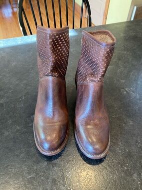 Women Cobbler Artisan Crafted brown leather round toe wedge boots size 9.5